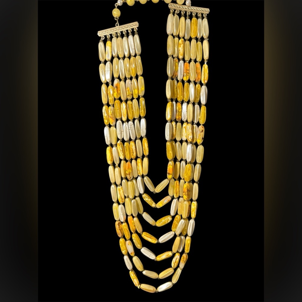 Elegant Gold and Cream Beaded Necklace 38